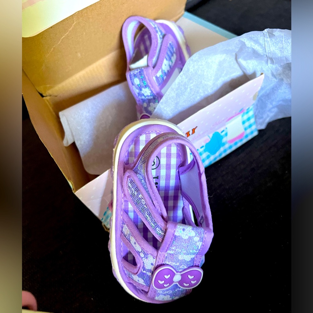 Squeaky sandals purple